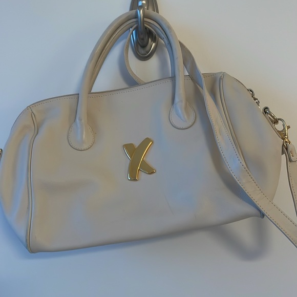 Paloma Picasso White Leather Shoulder Bag with Crossbody Gold Hardware - Picture 2 of 6